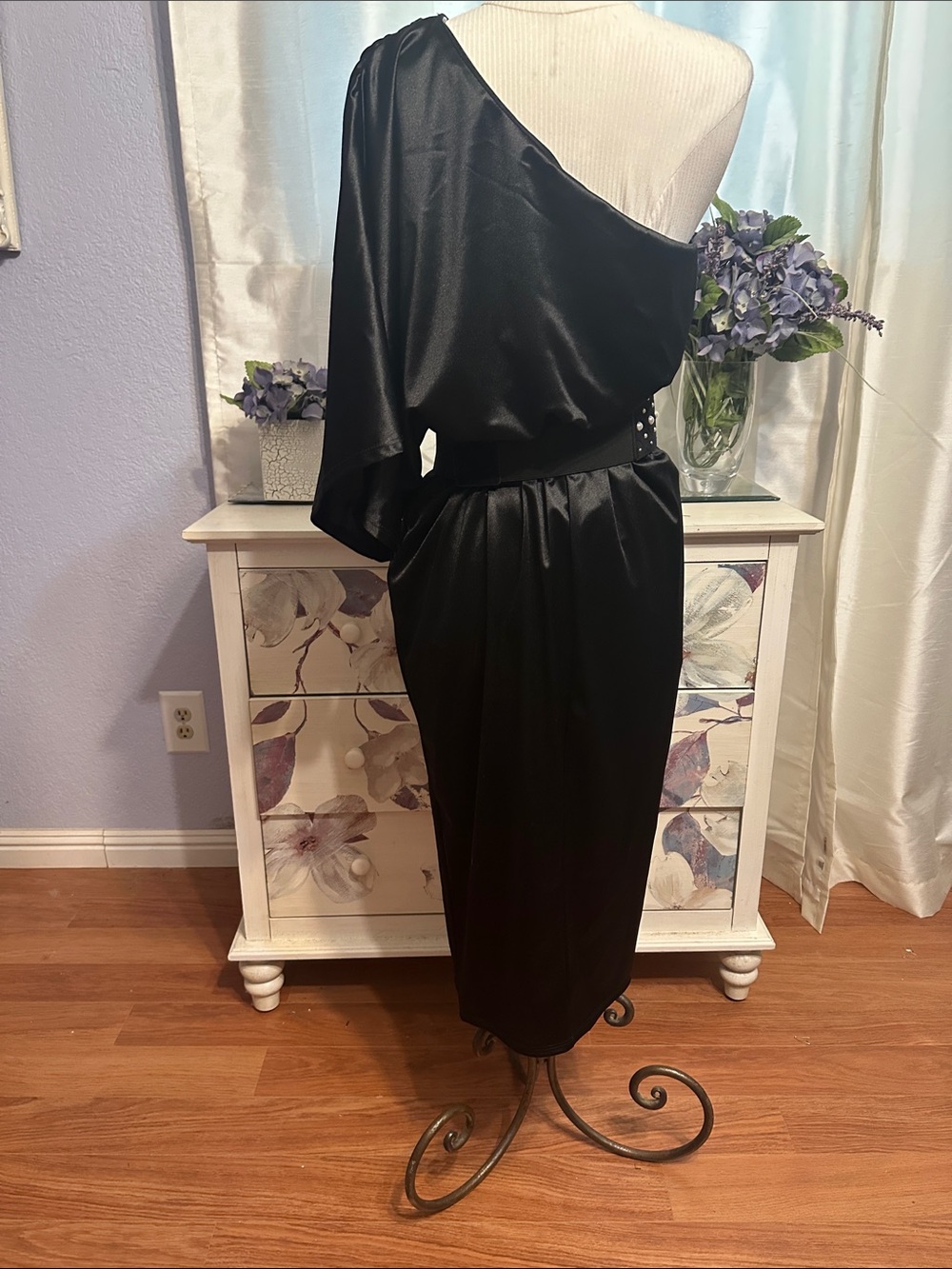 One Shoulder Satin Splendor - Picture 5 of 6